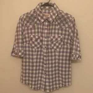 DONATED Shyanne plaid fringe top w/embellishment. Like new. 5⭐️Seller Posh Amb.